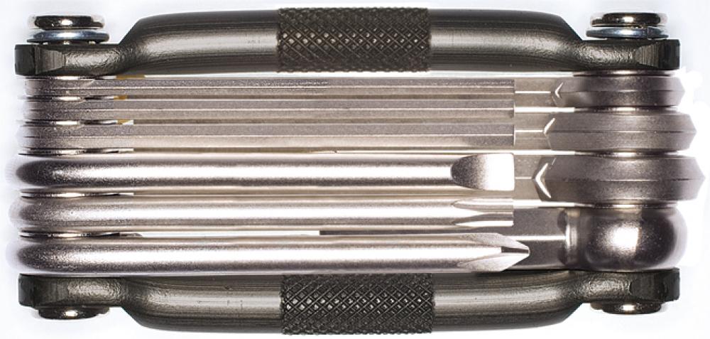 Crankbrothers Multi-10 Fahrrad-Multitool mit Nickelbeschichtung, zusammengeklappt.
