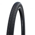 Schwalbe Marathon Plus Performance Line 25-622: Unplattbarer schwarzer Fahrradreifen mit Reflexstreifen auf Felge.