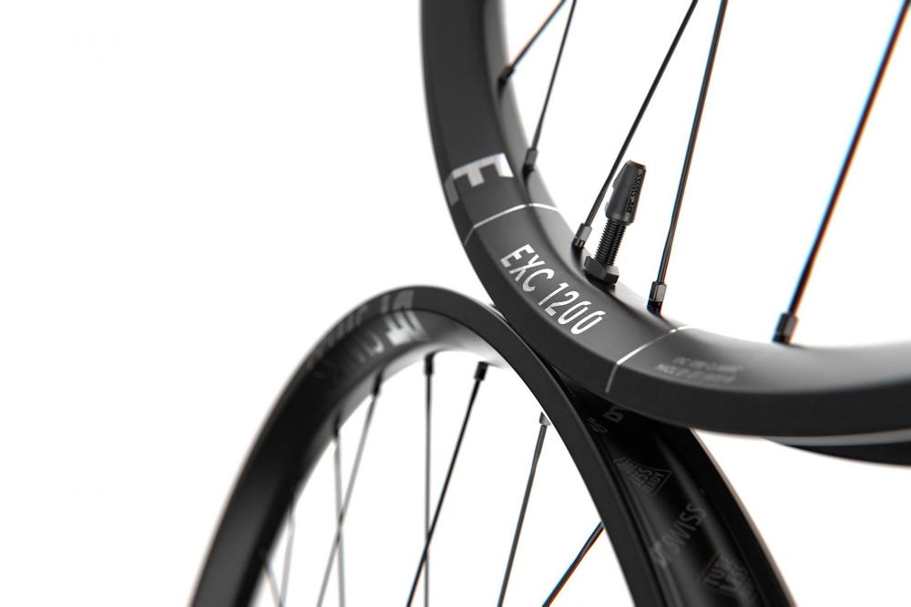 DT Swiss Laufrad EXC 1200 Classic 29" 622 x 30 mm Schwarz - leichtes Carbon-Enduro-Laufrad