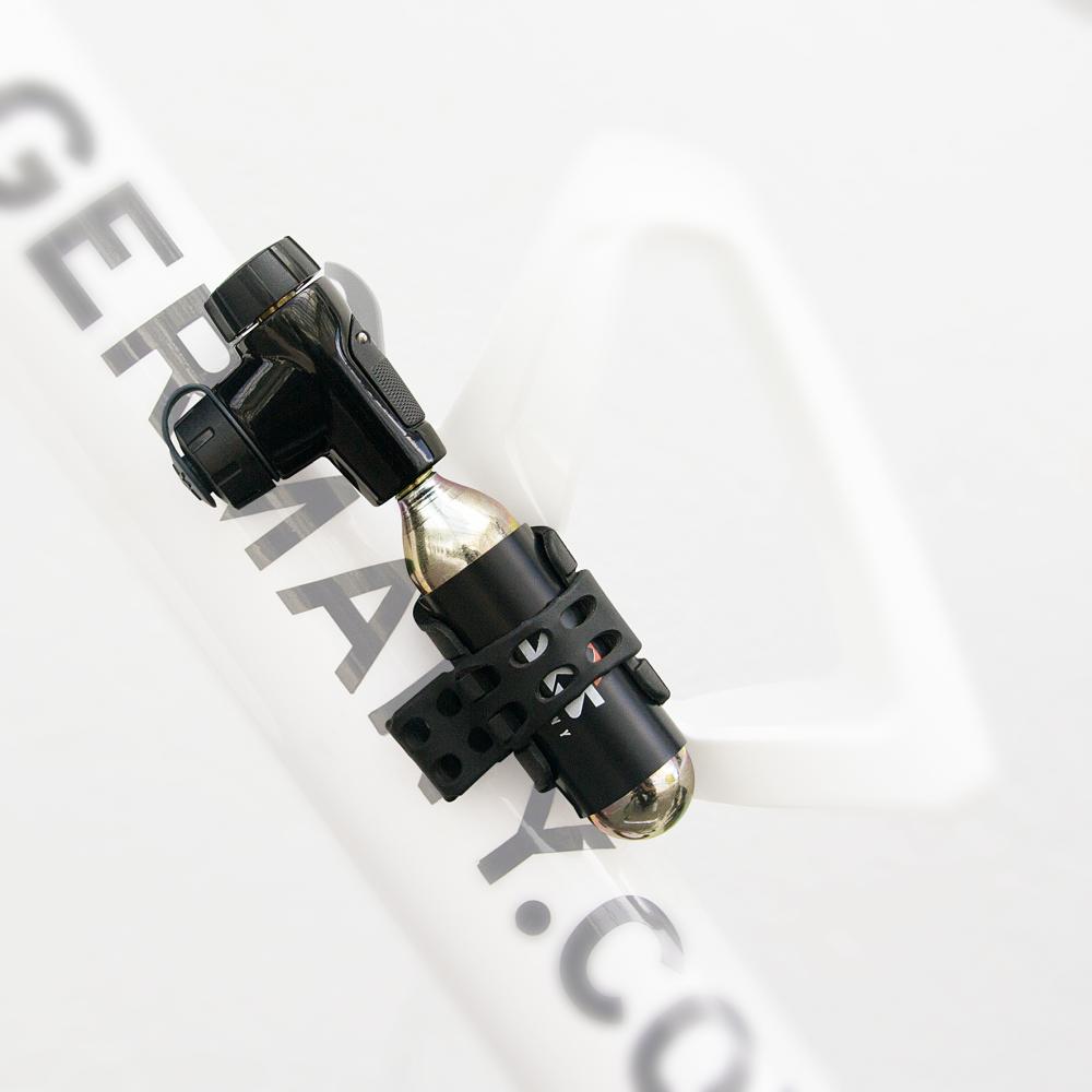 SKS Airbuster CO2-Kartuschenpumpe mit Aluminiumgehäuse - Adapter - Druckdosierventil Kälteschutz Staubschutzkappe inkl. 16g Kartusche und Halter - CO2Kartusche