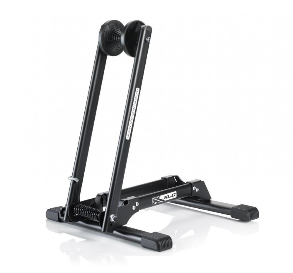 Schwarzer XLC Fahrrad Abstellständer VS-F03 klappbar für 1 Fahrrad auf weißem Hintergrund.