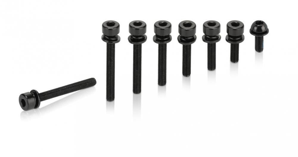 XLC Schraubenbolzen M5x34mm Standard Kopf für Flatmountadapter, schwarze Schrauben auf weißem Hintergrund