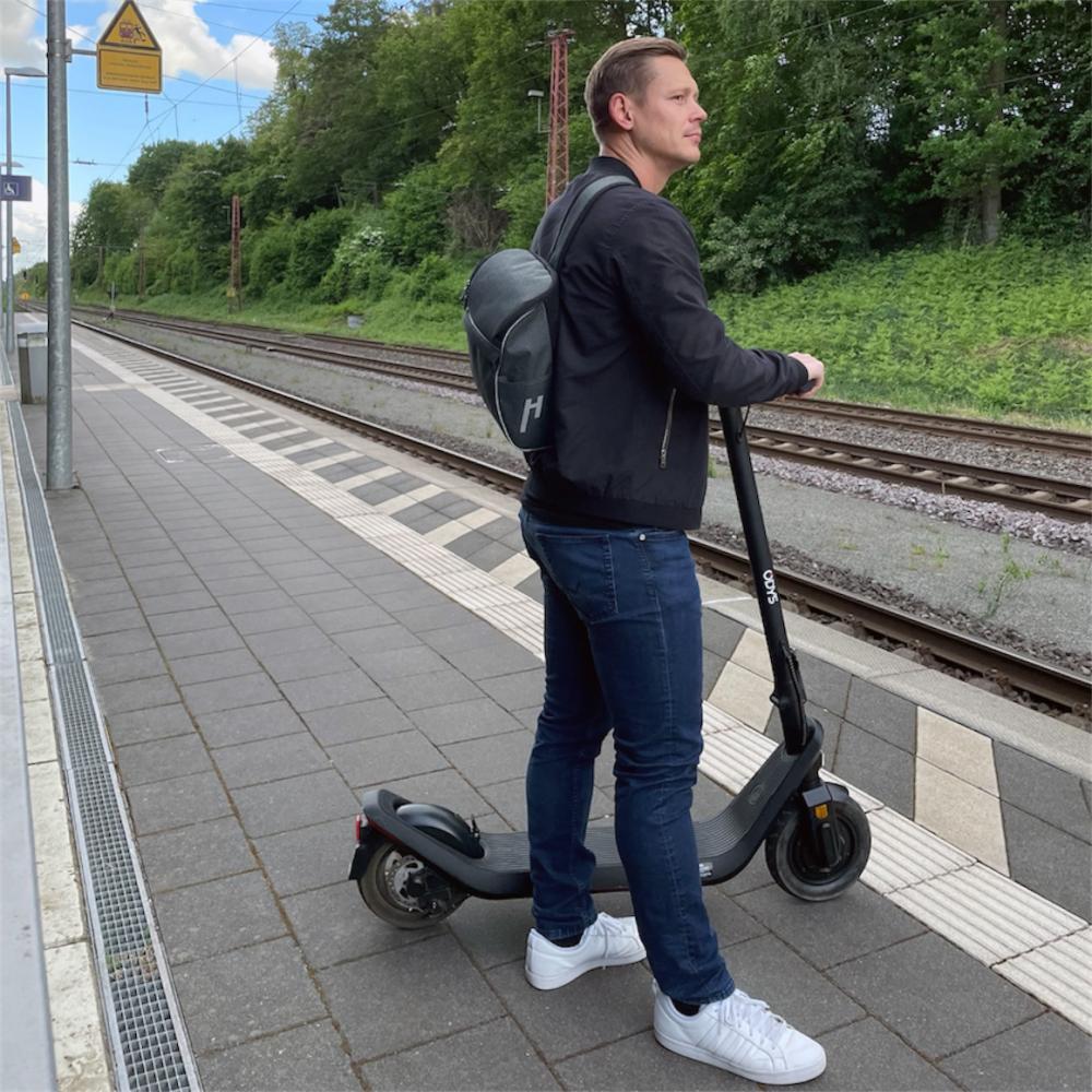 Haberland Umhängetasche Slingbag anthrazit/reflex - leichte City-Sling mit Organisation
