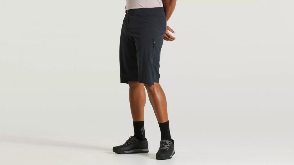 TRAIL AIR SHORT MEN BLK 38 - Atmungsaktive Herren Trail-Running Shorts Schwarz Größe 38