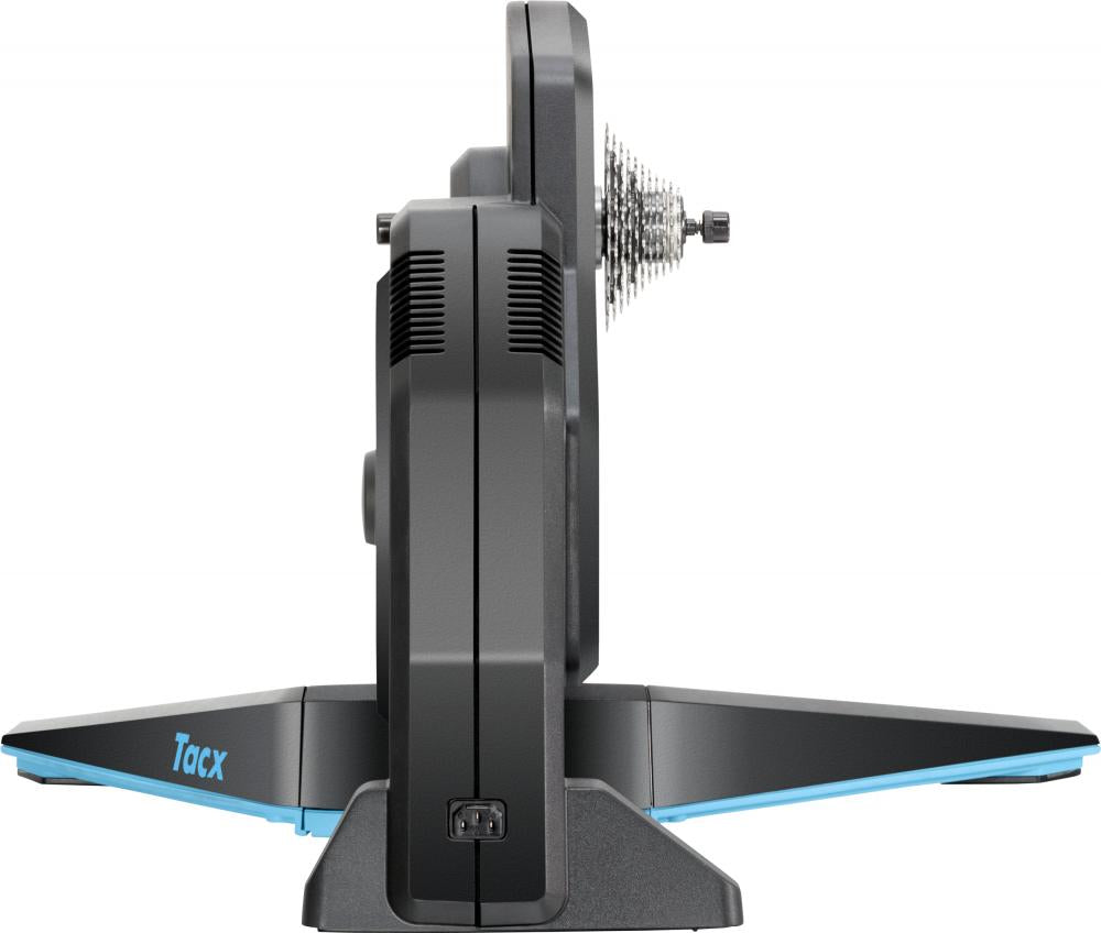 Garmin Tacx FLUX 2 Smart-Trainer, Seitenansicht mit Kassette und blauem Standfuß