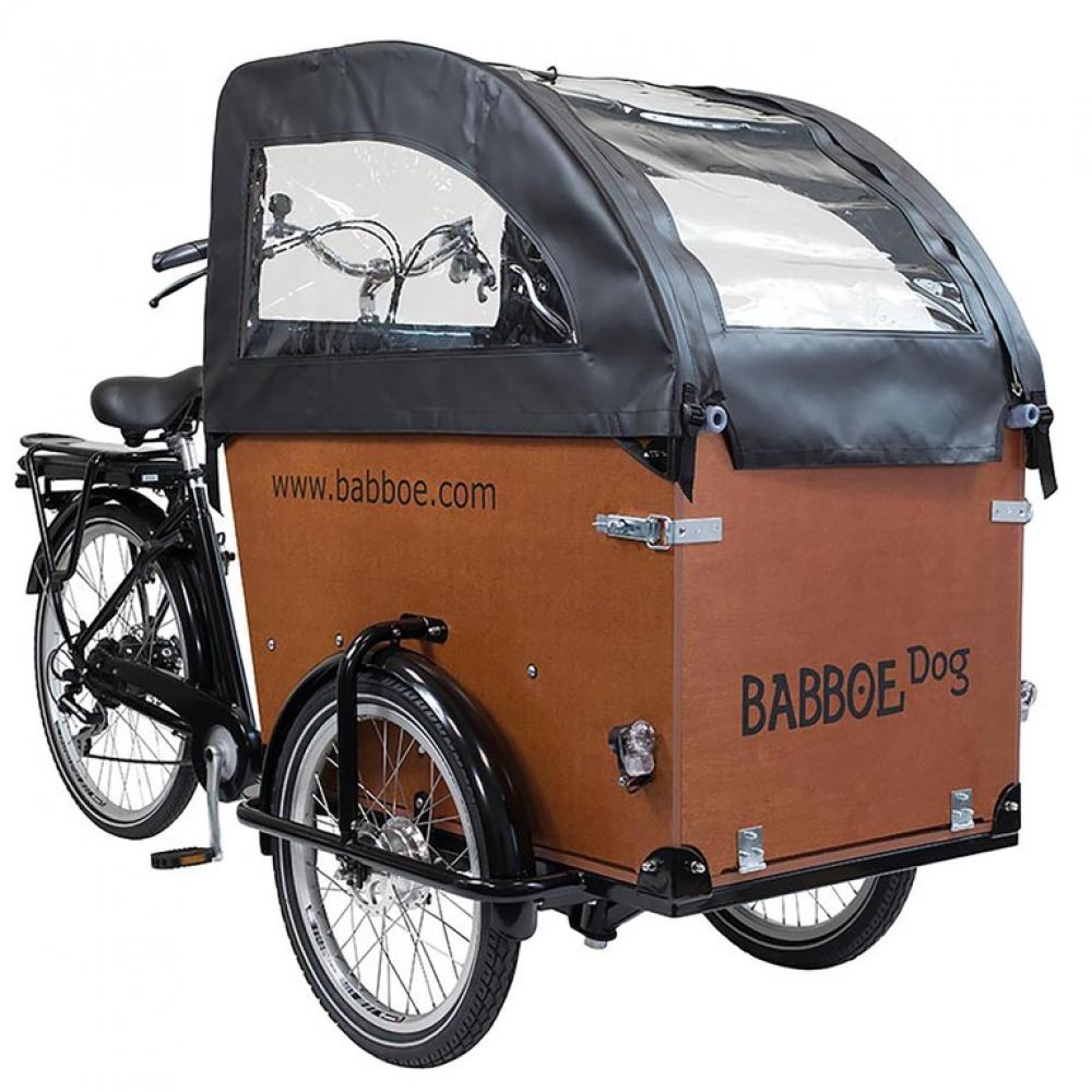 Schwarzes PVC Regenverdeck auf Babboe Dog Lastenfahrrad montiert.