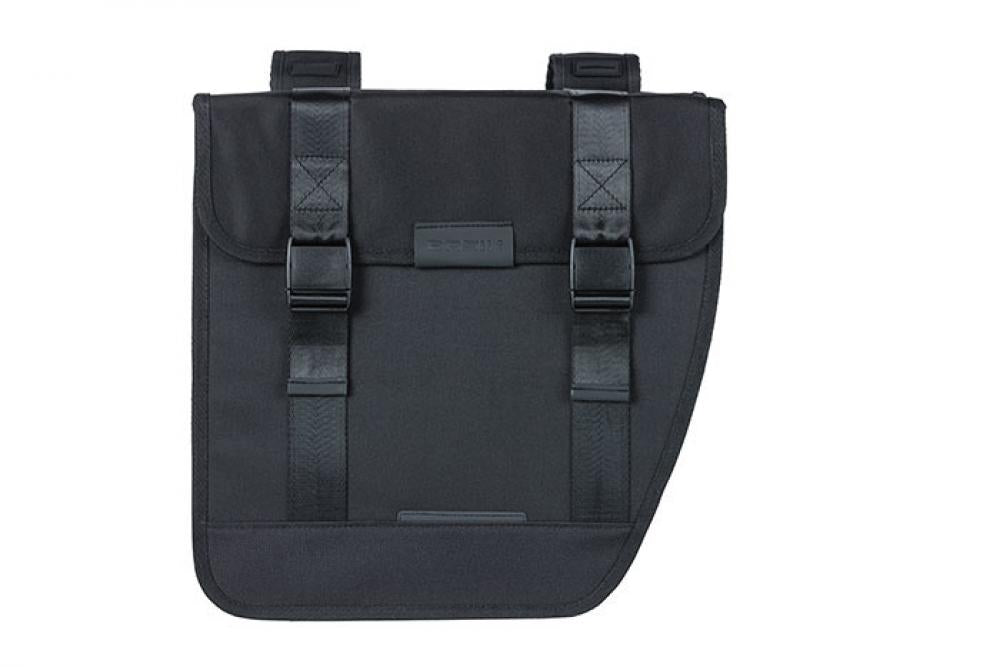 Schwarze Basil Fahrrad-Doppeltasche Tour XL, 35l, Teil der Dreifachtasche, mit Riemen und Schnallen.