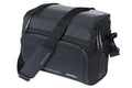 Schwarze Basil Move Lenkertasche KF, wasserabweisend, mit Smartphone-Fach, Reflektoren und Schultergurt.