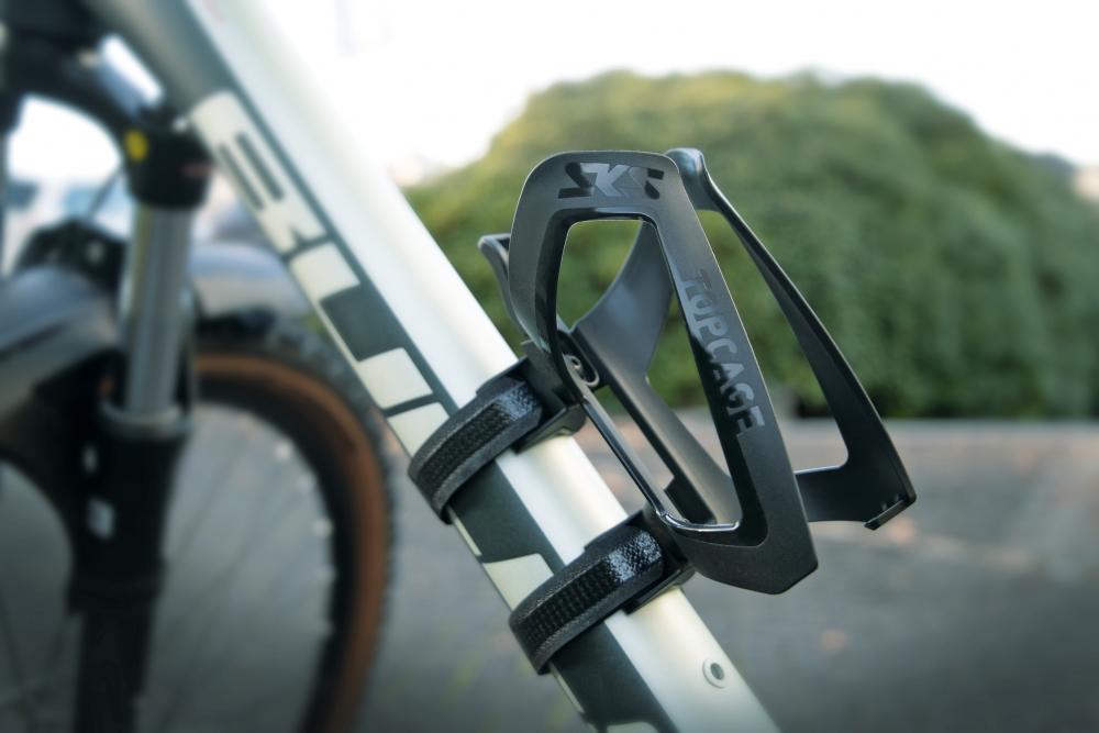 SKS Flaschenhalter Anywhere Topcage Schwarz - Robuster Flaschenhalter für alle Fahrradtypen