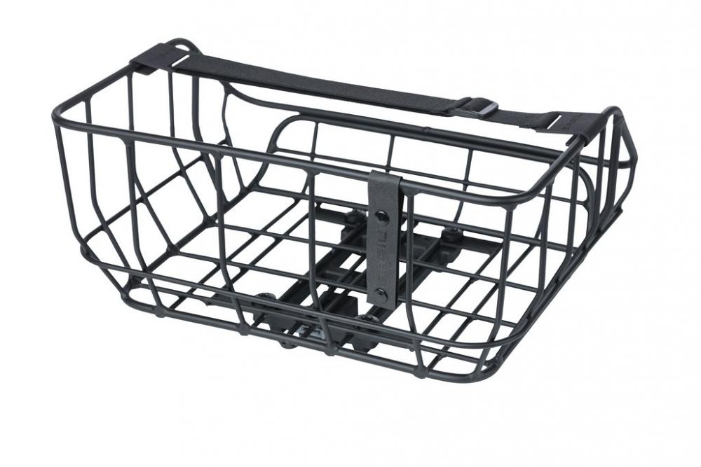 Matt schwarzer Basil Portland Hinterrad-Fahrradkorb aus Aluminium mit Befestigungsgurt.