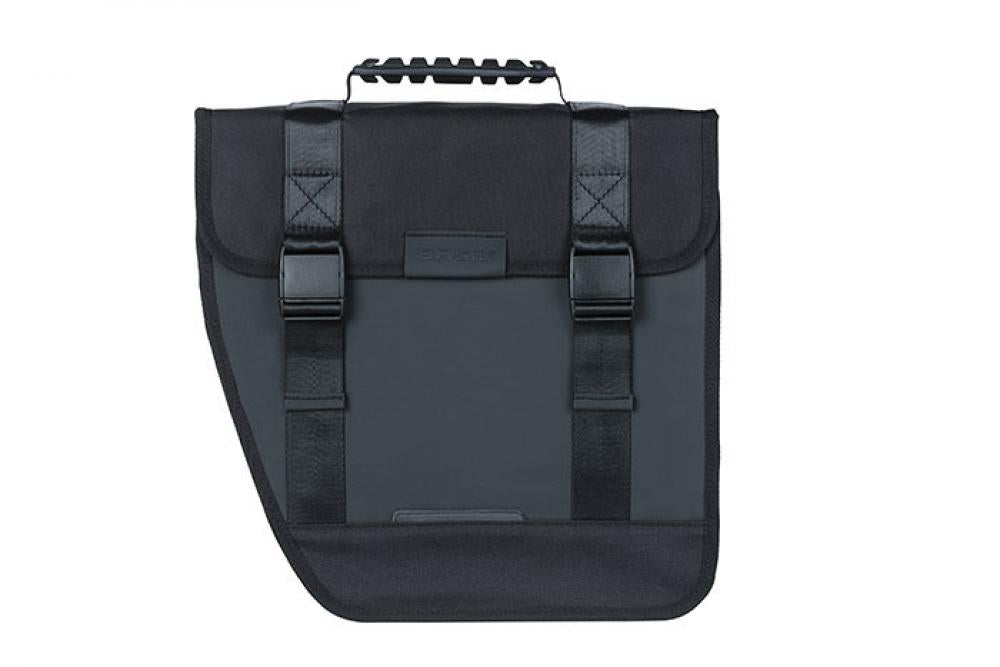 Basil Seitentasche Tour Waterproof Left, schwarze wasserdichte Fahrradtasche mit Schnallen und Tragegriff.