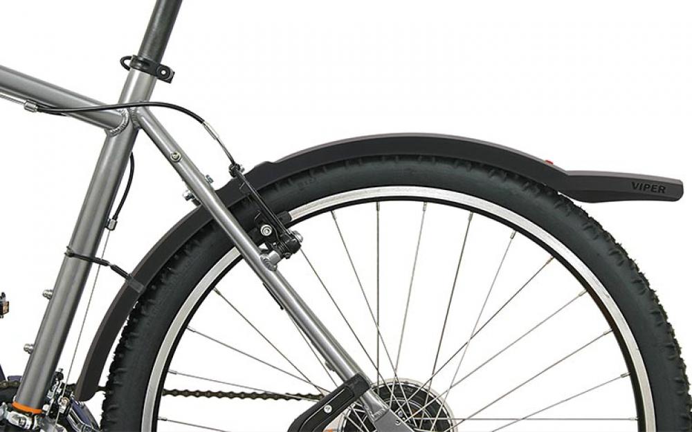 Hebie Viper 751 Steckschutzblech in Schwarz am MTB-Hinterrad montiert, idealer Spritzschutz für 26-29 Zoll.