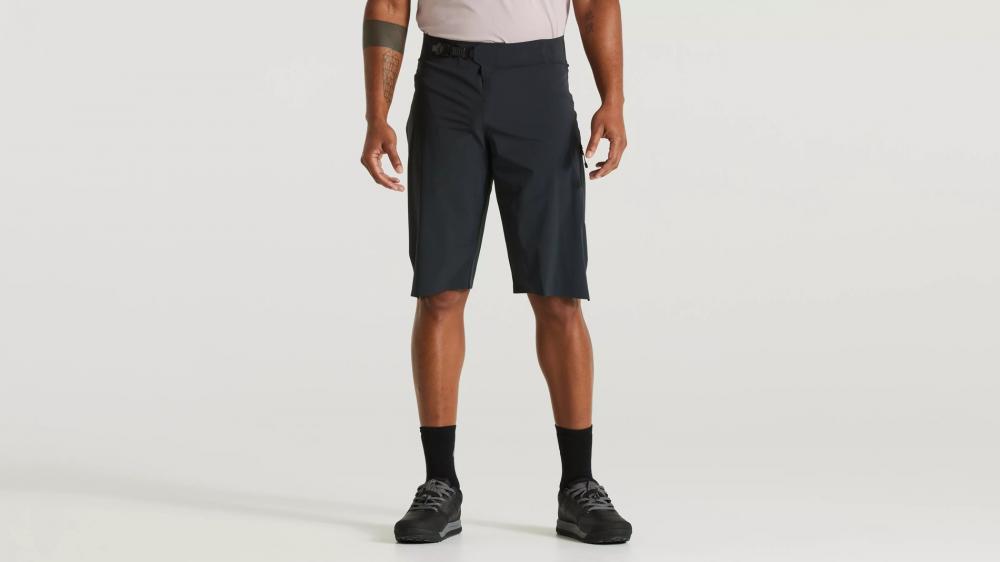 TRAIL AIR SHORT MEN BLK 38 - Atmungsaktive Herren Trail-Running Shorts Schwarz Größe 38