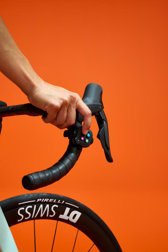 ELITE Rollentrainer Avanti W/Zwift Cog und Click - Direktantrieb Heimtrainer - zeitgemäße Lösung