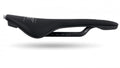 Schwarzer Prologo Nago R4 Nack Rennrad-Fahrradsattel, ultraleicht mit Carbon Gestell, in Seitenansicht.