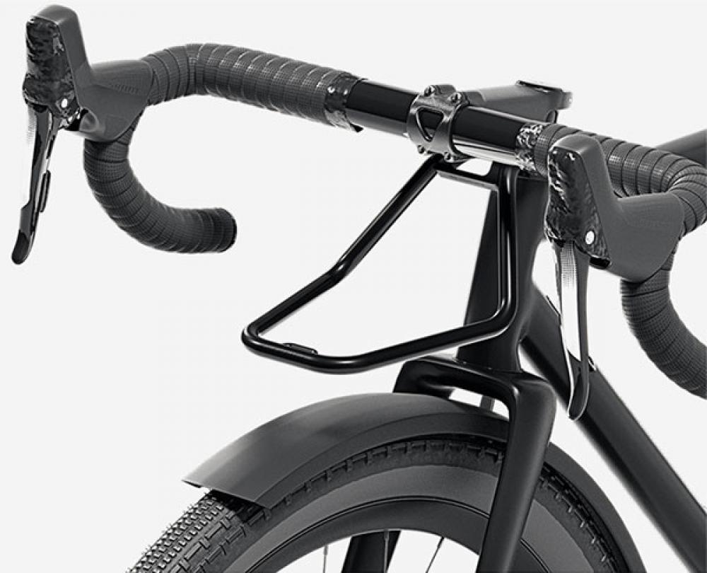 racktime VIEWIT Gabelschaft-Gepäckträger am schwarzen Fahrrad, 185g, 5kg Zuladung, einfache Montage.