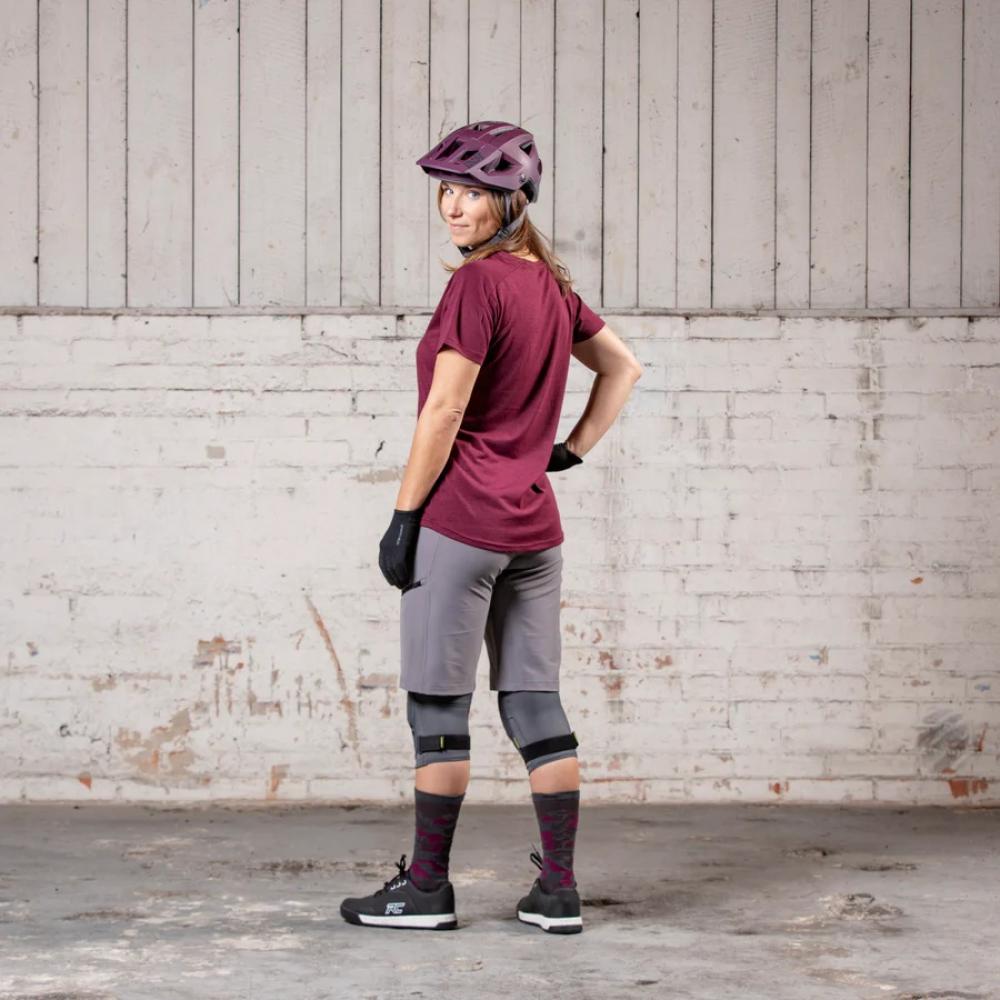 IXS Sports Division iXS Flow Women Contour Tech Tee 38 Raisin - funktionelles Bike-Shirt