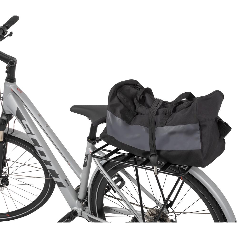 M-WAVE Racky Baseplate: Schwarze Sporttasche stabil auf Fahrrad-Gepäckträger befestigt.