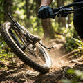 SRAM Motive Bronze 4-Kolben-Scheibenbremse vorne für XC & Trail Bikes. Leistungsstarke, präzise Fahrradbremse mit Stealth Design.