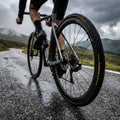 Pirelli Cinturato EVO TLR Faltreifen auf einem Rennrad. Tubeless Ready für Straße und Endurance mit TechWALL+ Pannenschutz und Top-Grip.