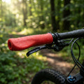 Rote XLC GR-S31 Silikon-Fahrradgriffe für MTB, 130mm Länge, ergonomisch und vibrationsdämpfend für optimale Kontrolle.