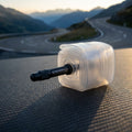 Continental TPU-Schlauch ultraleicht für Road, Gravel & MTB auf Carbon mit Bergpanorama.