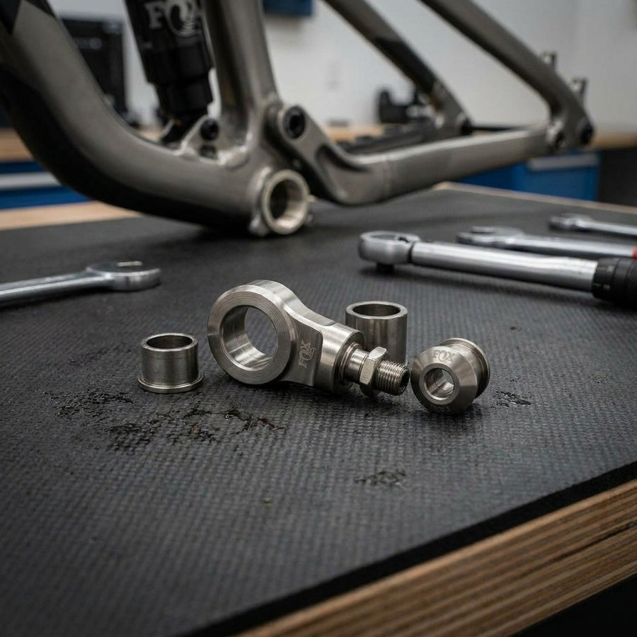 FOX Service Set Eyelet Assy für FLOAT X Trunnion Dämpfer. Präzise Fahrradteile für spielfreie Federung und Mountainbike Performance.