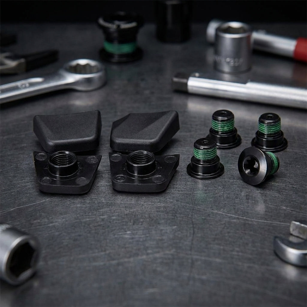 Schwarzes SRAM Kettenblattschrauben-Set mit Abdeckungen für 4-Arm-Kurbeln, sichere Kettenblattbefestigung.