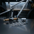 FOX Service Set Eyelet Assy 2022 für Dämpferwartung. Präzises Kit zur Erneuerung der Buchsenaufnahme. Optimiert Mountainbike-Performance.
