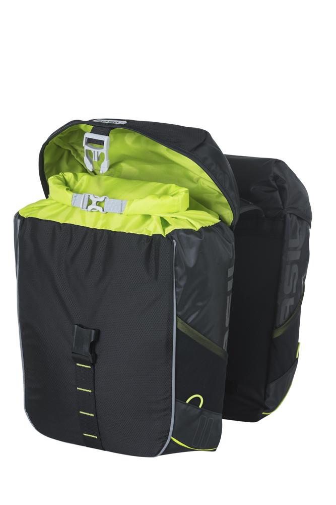Basil Doppelpacktasche Miles schwarz-limettengrün, wasserdicht, 34l, offen mit Rollverschluss.