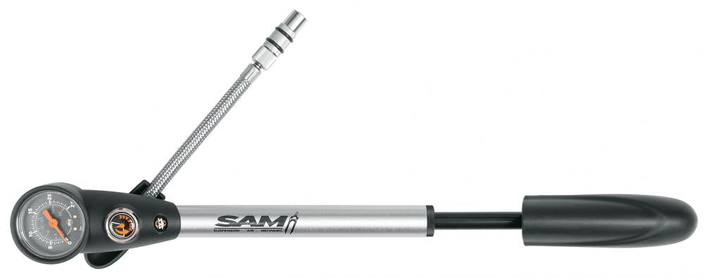 SKS SAM Dämpferpumpe aus Aluminium mit schwenkbarem Stahlflexschlauch und Manometer für bis zu 25 bar Luftdruck.
