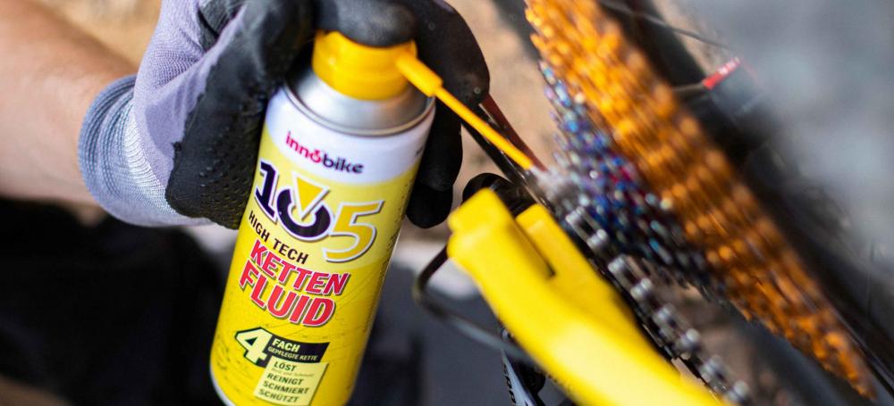 Innobike High Tech Kettenfluid 105, 300ml, Kettenspray, reinigt, schmiert, schützt, entfernt Schmutz, löst Verharzungen, für präzise Schaltvorgänge, verlängert Lebensdauer