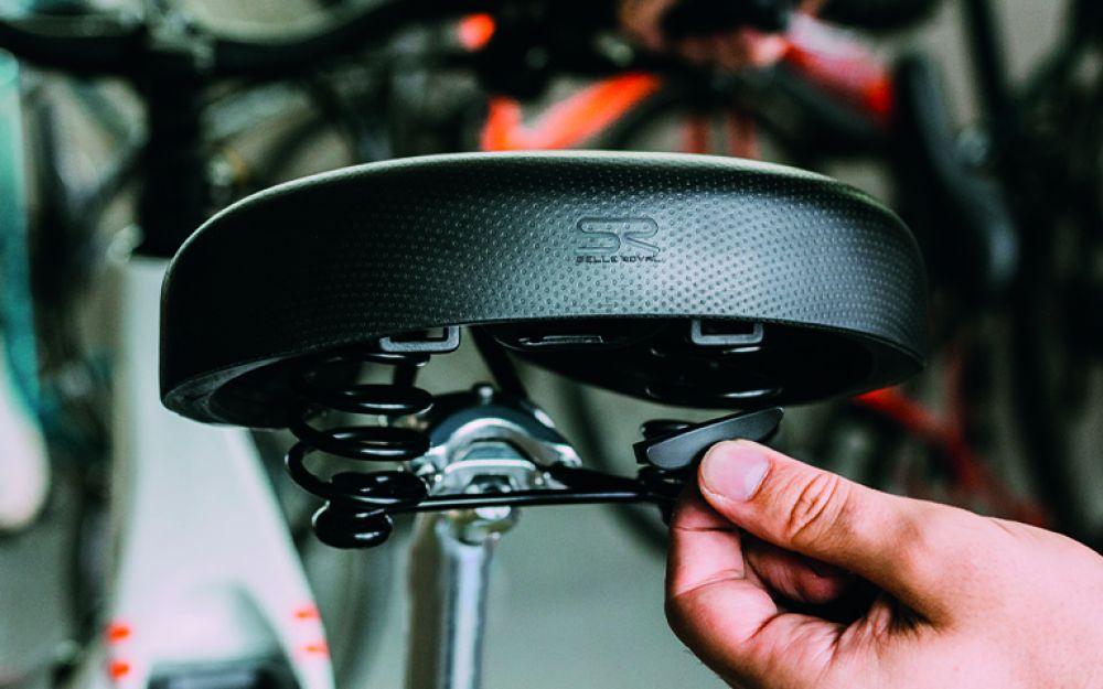 Selle Royal Holland Unitech Relaxed Unisex Fahrradsattel schwarz, wasserfest, gefedert, ICS-kompatibel, von Hand gehalten.