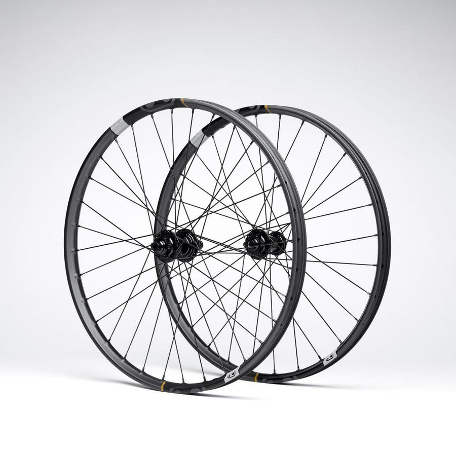 Crankbrothers Synthesis Carbon Enduro 11 BOOST I9 Hydra Tubeless Ready Laufradsatz, 27.5Zoll , 110x15mm-148x12mm, SRAM XD, black