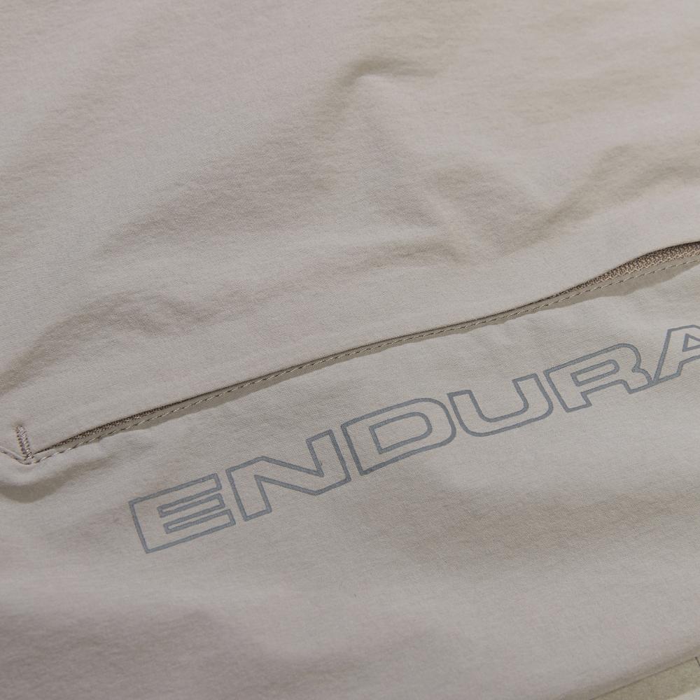 Endura GV500 Foyle Short fossil XL - schlank geschnittene Gravel Radhose, leicht und strapazierfähig, ideal kombinierbar mit GR500 Reiver Bibshort, hoher Tragekomfort