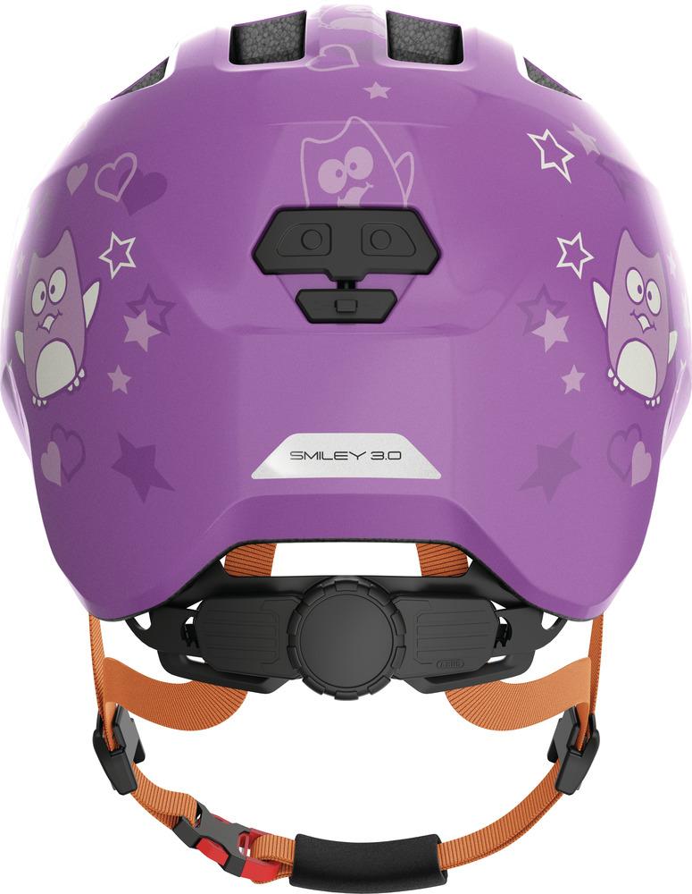 Rückansicht des lila Abus Kinderhelms Smiley 3.0 purple star mit Eulen-Motiv, Verstellrad und orangefarbenen Riemen.