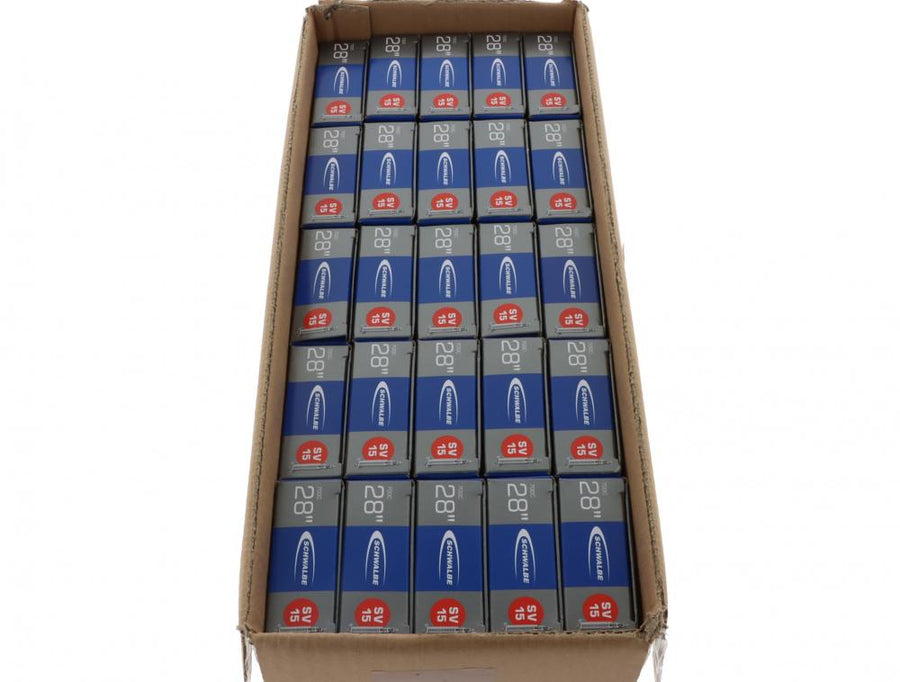 Karton mit 25 Schwalbe SV15 Fahrradschläuchen 28 Zoll, SV 40mm Ventil.