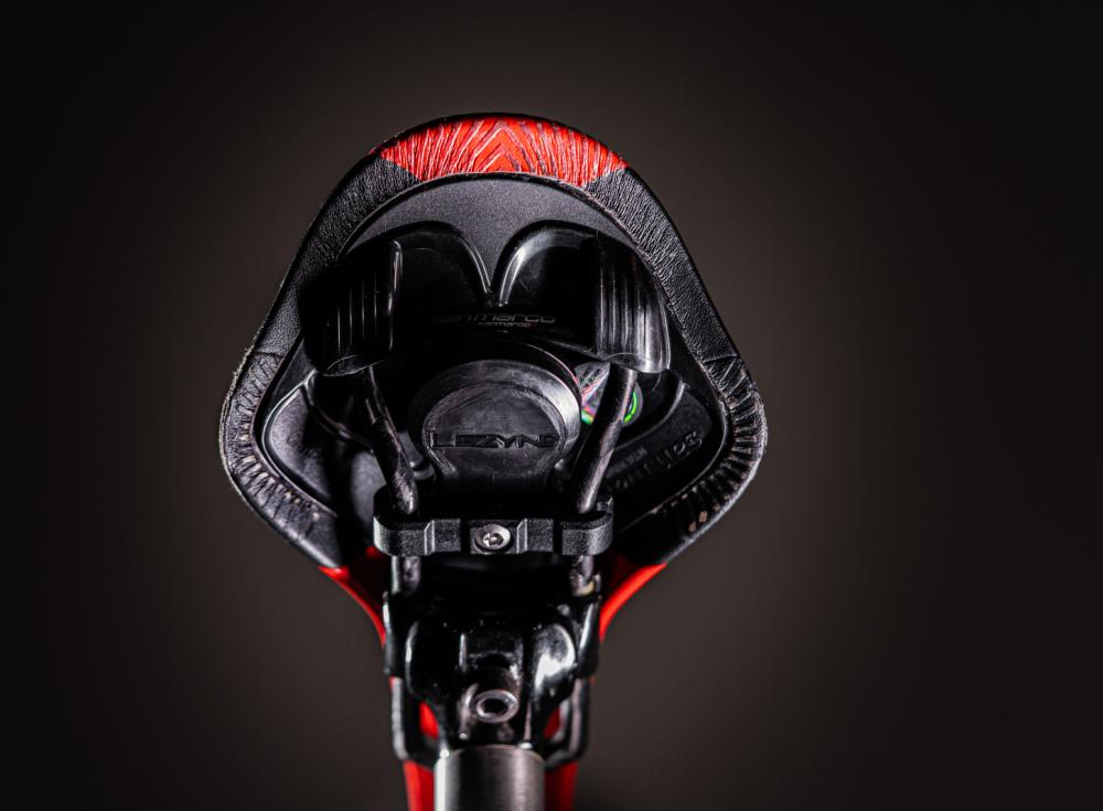 Lezyne Matrix Saddle Tagger Apple Airtag Halterung schwarz
