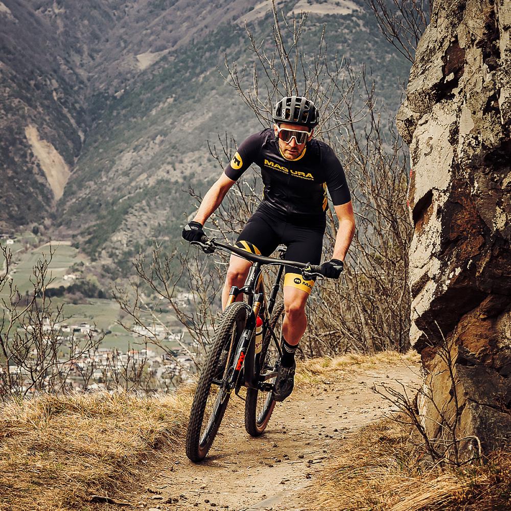 MAGURA Black Endurance Bib Short highfivemtns, XXL - maximaler Komfort auf langen Touren