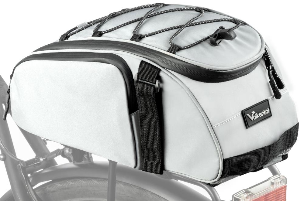 Valkental reflektierende Gepäckträgertasche Trunk Bag mit Rucksackfunktion auf Fahrradgepäckträger montiert.