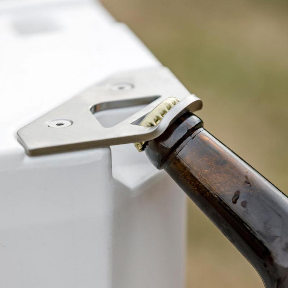 Petromax Schlossplatte mit integriertem Flaschenöffner für Kühlboxen, Edelstahl, passend für alle Modelle, einfache Montage, robust und langlebig