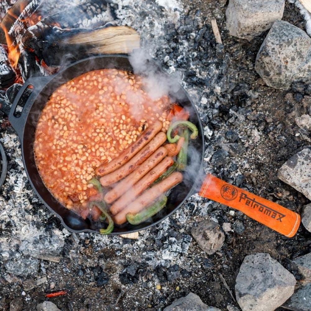 Petromax Aramid Griffhülle für Feuerpfanne  universeller Hitzeschutz aus Rauleder und Aramidfasern, passend für alle gusseisernen Pfannenstiele, leuchtend glutorange