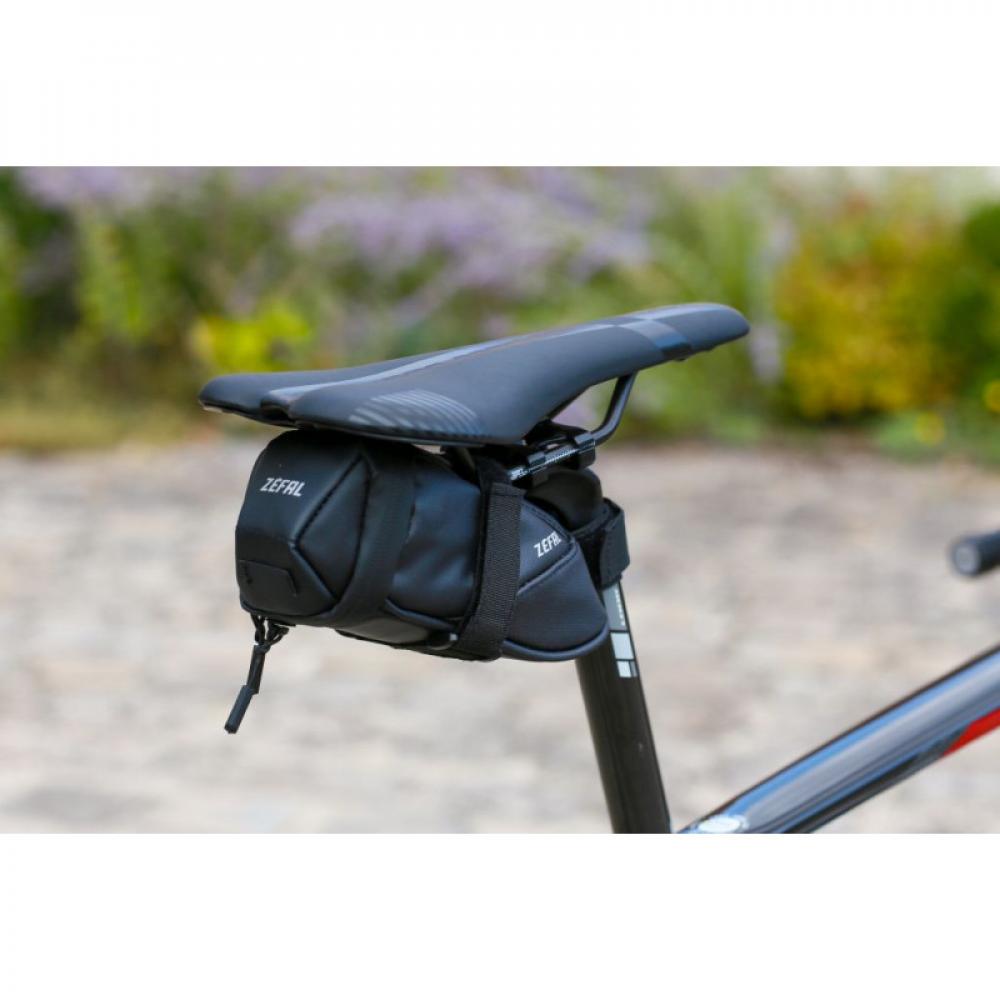 Zefal Satteltasche Iron Pack 2 S-DS schwarz am Fahrradsattel montiert, 0,5l Volumen, Größe 7x16x7,5cm.