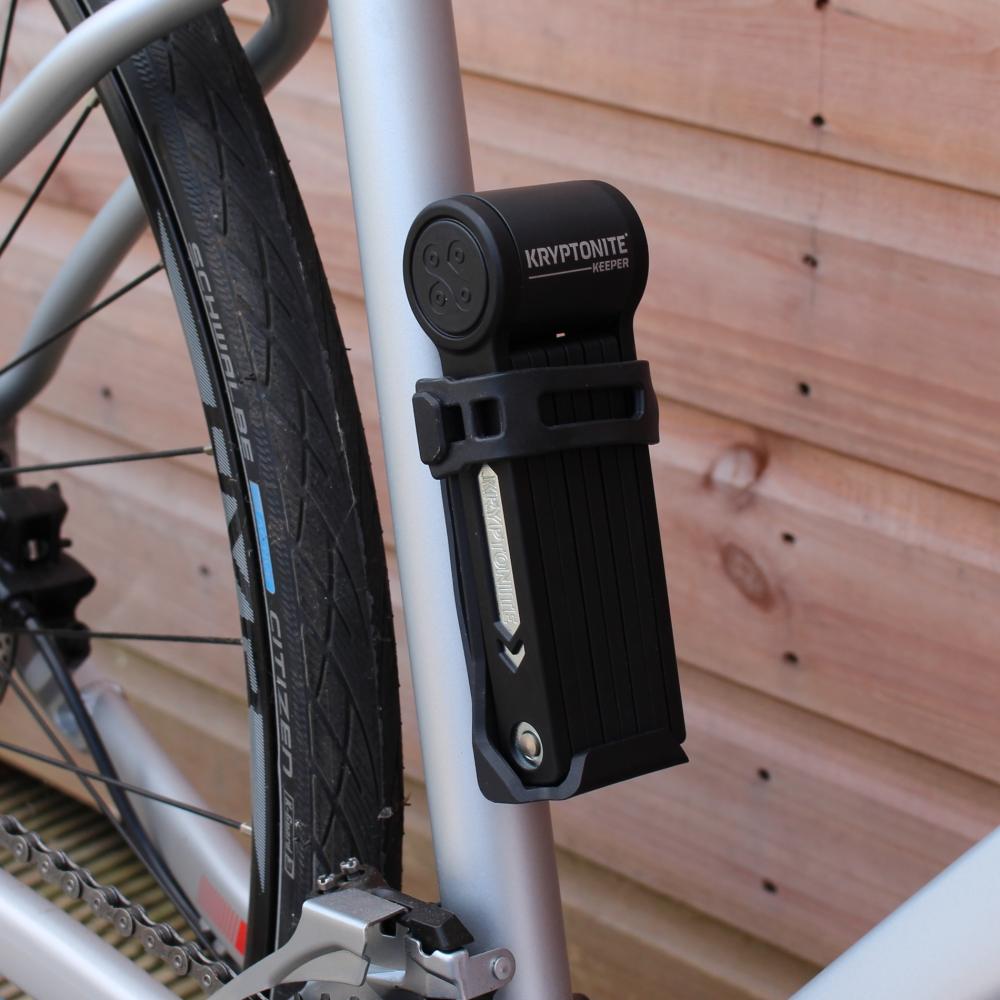 KRYPTONITE Faltschloss Keeper Mini Faltschloss 80 cm ? leichtes - kompaktes Fahrradschloss mit 2 5 mm gehärteten Stahlgliedern Sicherheitsstufe 4/10 inklusive Rahmenhalterung und 2 Schlüsseln