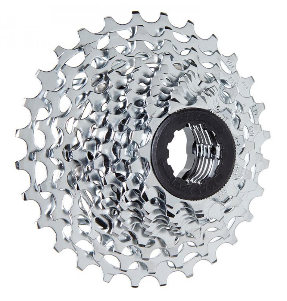 Silberne SRAM PG-1130 11-fach 11-28 Zähne Rennrad Kassette mit schwarzem Verschlussring.