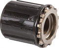 Schwarzer Shimano Freilaufkörper FH-RM30 7-fach für Schraubkranz-Naben, robustes Antriebsteil in der Nahaufnahme.
