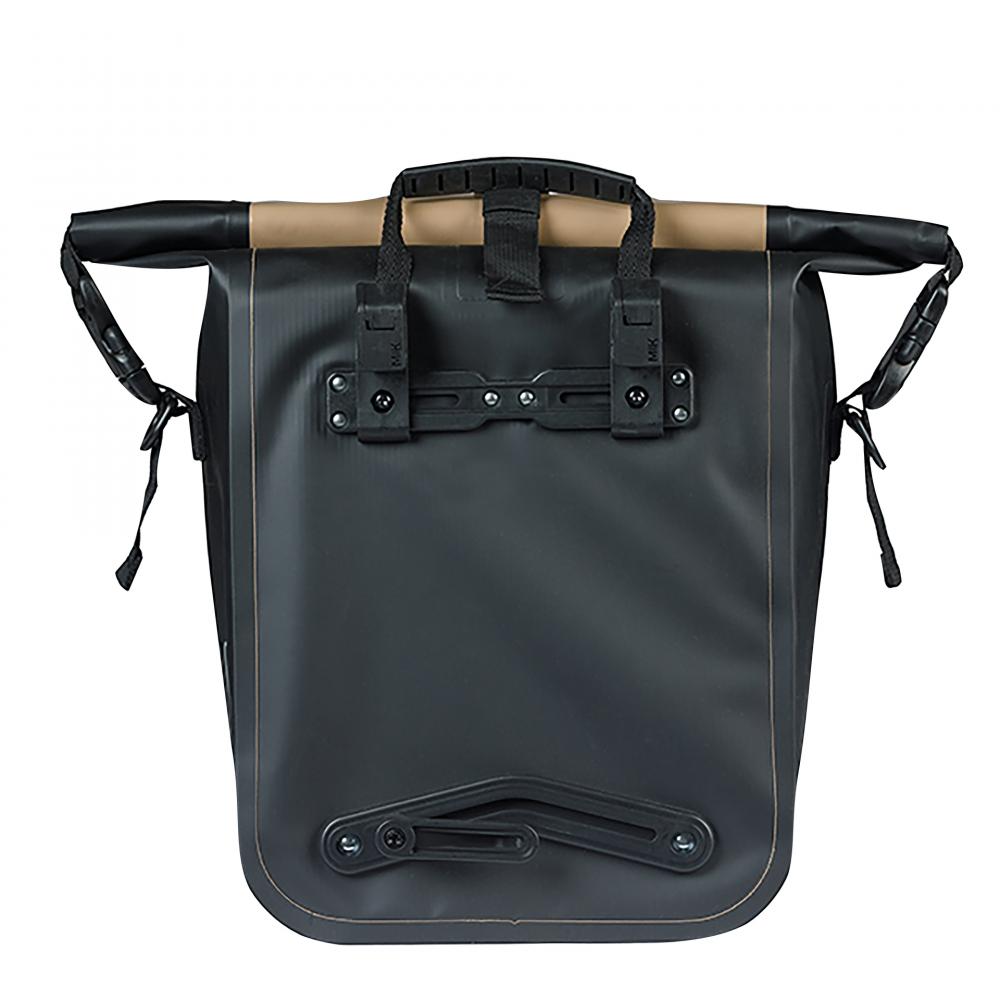 Basil Einzeltasche Rivo M sand/schwarz 12-15L - Fahrradtasche mit MIK Hooks, wasserabweisend, modernes Design