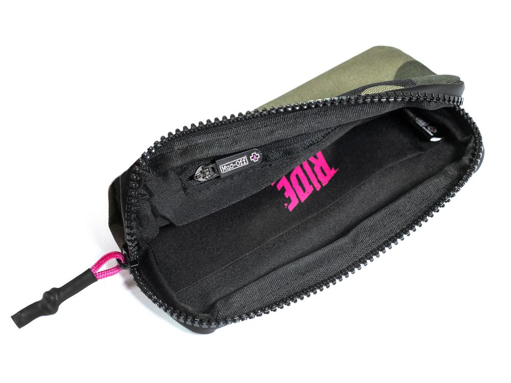 Muc Off Essentials Case camo black/green unis