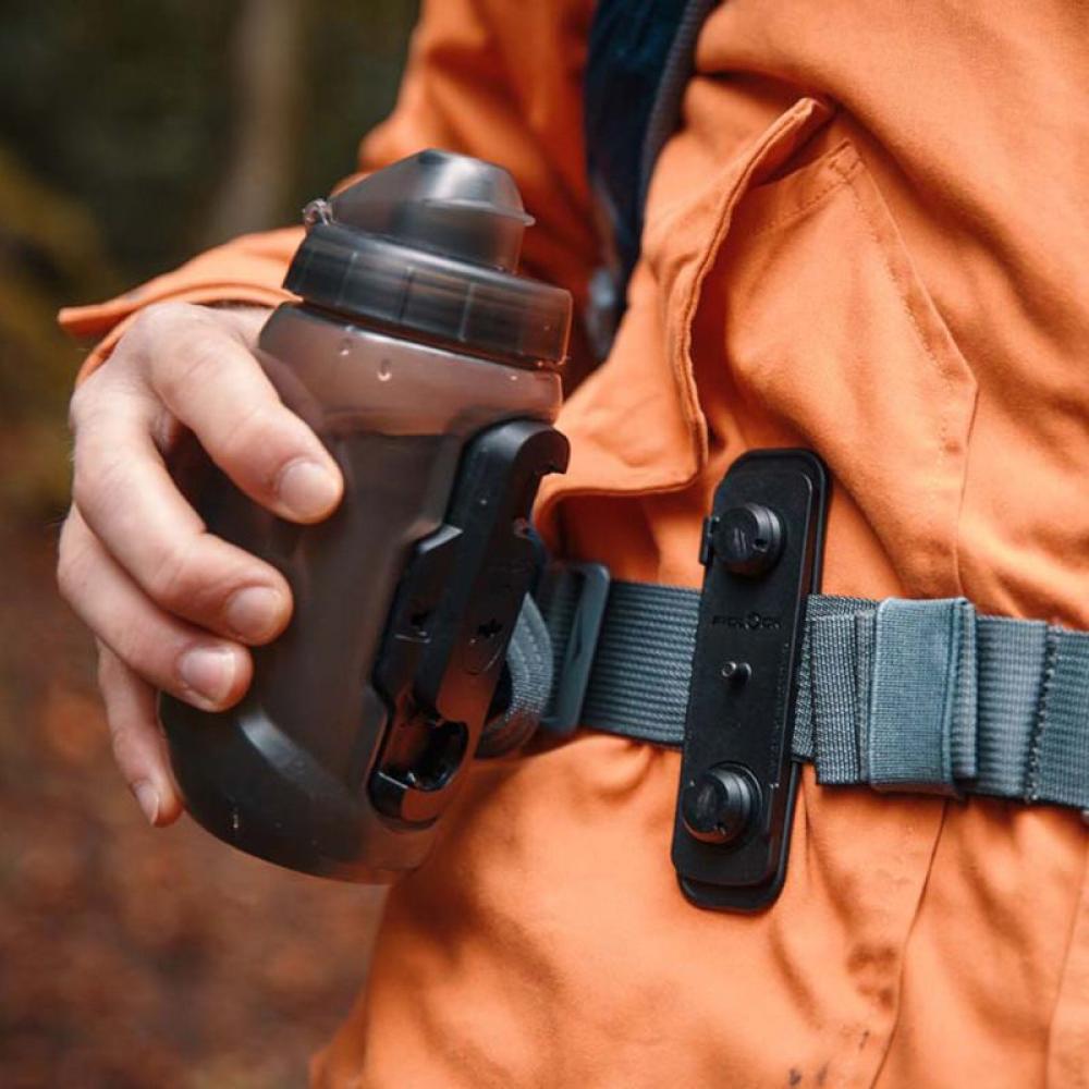 Fidlock Twist Tex Base Multi - Magnet-Mechanischer Flaschenhalter für vertikale und horizontale Gurte, flexibler Halt an Rucksäcken und Taschen
