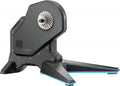 Garmin Tacx FLUX 2 Smart-Trainer mit Fahrradkassette und blauen Akzenten, bereit zum Training.